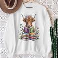 Cute Highland Cow Library Bookworm Librarian Books Reading Sweatshirt Gifts for Old Women