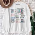 Retro Bookish Love Collage Book Lover Librarian Scrapbook Sweatshirt Gifts for Old Women