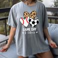 Game Day Vibes Soccer Baseball Mom Heart Women's Comfort Colors T-Shirt Gray