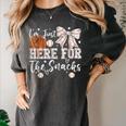 I'm Just Here For The Snacks Baseball Coquette Game Day Girl Women's Comfort Colors T-Shirt Pepper I'm Just Here For The Snacks Baseball Coquette Game Day Girl Women's Comfort Colors T-Shirt Pepper