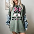 In October We Wear Pink Baseball Mom Messy Bun Breast Cancer Women's Comfort Colors T-Shirt Berry In October We Wear Pink Baseball Mom Messy Bun Breast Cancer Women's Comfort Colors T-Shirt Berry