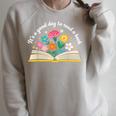 Its a Good Day To Read a Book Librarian Books Reading Floral Raglan Sleeve Sweatshirt Heather Forest
