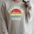 Vintage Retro It's a Good Day To Read Book Reading Lovers Raglan Sleeve Sweatshirt Heather Forest