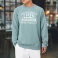 Lass Mich Einfach Lesen Und Keine Mand Wird Hurt Books Raglan Sleeve Sweatshirt Cardinal
