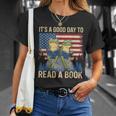 It's A Good Day To Read A Book Frog Vintage USA FLag T-Shirt Gifts for Her It's A Good Day To Read A Book Frog Vintage USA FLag T-Shirt Gifts for Her