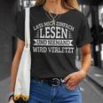 Lass Mich Einfach Lesen Und Keine Mand Wird Hurt Books T-Shirt Gifts for Her