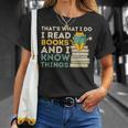 That's What I Do Reading Cat Book & Cat Lover T-Shirt Gifts for Her