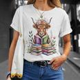 Cute Highland Cow Library Bookworm Librarian Books Reading T-Shirt Gifts for Her Cute Highland Cow Library Bookworm Librarian Books Reading T-Shirt Gifts for Her