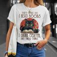 i Read Books And i Know Things Cat Reading Coffee T-Shirt Gifts for Her i Read Books And i Know Things Cat Reading Coffee T-Shirt Gifts for Her