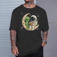 Reading Astronaut & Alien Reading Bookworm Reader T-Shirt Gifts for Him