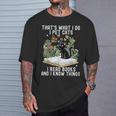 That's What I Do I Pet Cats I Read Books And I Know Things T-Shirt Gifts for Him That's What I Do I Pet Cats I Read Books And I Know Things T-Shirt Gifts for Him