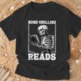 Bone-Chilling-Reads Skeleton Reading Bookworm Book Lovers T-Shirt Gifts for Old Men