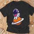 Cute Astronaut Read A Book T-Shirt Gifts for Old Men