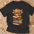 Cute Highland Cow With Glasses Reading Books T-Shirt Gifts for Old Men