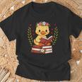 Duck Reading Book Graphic Duck With Book Floral T-Shirt Gifts for Old Men Duck Reading Book Graphic Duck With Book Floral T-Shirt Gifts for Old Men