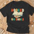 Hooked On Books Retro Reader T-Shirt Gifts for Old Men