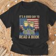 It's A Good Day To Read A Book Frog Vintage USA FLag T-Shirt Gifts for Old Men It's A Good Day To Read A Book Frog Vintage USA FLag T-Shirt Gifts for Old Men