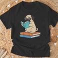 Reading Pug Bookworm Cute Pug With Glasses Books T-Shirt Gifts for Old Men