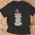 Robin Bird Reads Books Garden Backyard Birds T-Shirt Gifts for Old Men