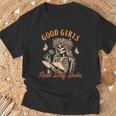 Smut Reader Spicy Romance Good A Girls Read Dirty Books T-Shirt Gifts for Old Men
