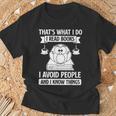 That's What I Do Read Books I Avoid People And I Know Things T-Shirt Gifts for Old Men