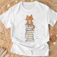Cat Sits On Books Reading Reading Book Lover T-Shirt Gifts for Old Men