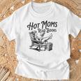 Hot Moms Read Books For Moms Book Lover T-Shirt Gifts for Old Men