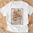 Just A Mom Who Loves Books Vintage Bookish Reader T-Shirt Gifts for Old Men