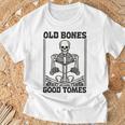 Old Bones Good Tomes Skeleton Reading Bookworm Book Lovers T-Shirt Gifts for Old Men