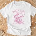 Retro Book Girl Summer Beach Vacation For Book Lover T-Shirt Gifts for Old Men