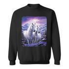 2 Weiße Pferdetehen Auf Einemerschneiten Hügel Sweatshirt