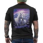 2 Weiße Pferdetehen Auf Einemerschneiten Hügel T-Shirt mit Rückendruck