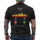 Prag Ruft Und Ich Muss Gehen Lustiges Prag T-Shirt mit Rückendruck