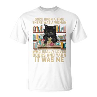 There Was A Woman Who Really Loved Books And Yarn Crocheting T-Shirt - Bookorys