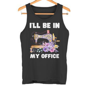 I'll Be In My Office おもしろヴィンテージフローラルミシン タンクトップ - Kawaiitshirt