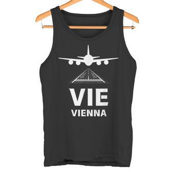 Vie 空港 ウィーン オーストリア 飛行機 滑走路に着陸 タンクトップ - Kawaiitshirt