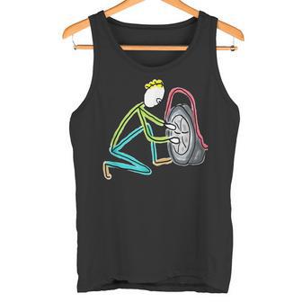 タイヤ交換。 タンクトップ - Kawaiitshirt