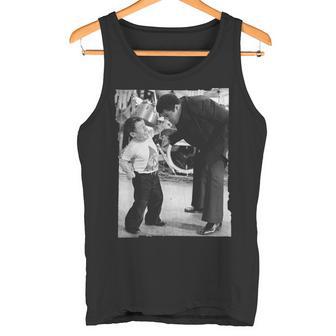 モハメド・アリとケニー・ベイカーのファイトシーンバラエティ番組1979 タンクトップ - Kawaiitshirt