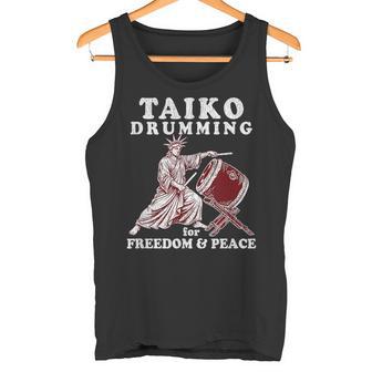 レトロなアンティーク調の太鼓の名言。太鼓のドラマー向け。 タンクトップ - Kawaiitshirt