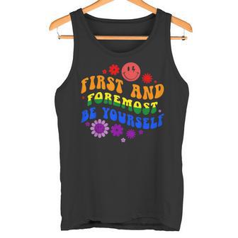 レトロな虹色デザイン 力強いlgbtqプライドメッセージ付き タンクトップ - Kawaiitshirt