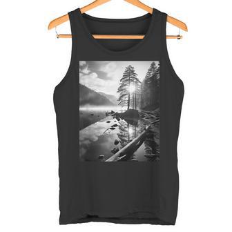 白黒写真 木と川の写真 タンクトップ - Kawaiitshirt