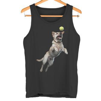 遊び心のあるラブラドールレトリーバー フェッチ 追いかけてテニスボール タンクトップ - Kawaiitshirt