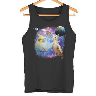 銀河を飛んでいる面白いオカメインコ オカメインコ タンクトップ - Kawaiitshirt