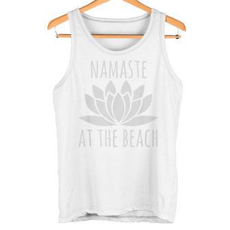 Vacaciones En La Playa Debe Tener Namaste En La Playa Camiseta sin mangas - Regaloses