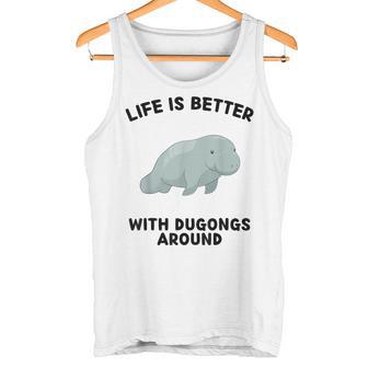 かわいいジュゴンの恋人の生活はジュゴンと一緒にいるとより良い タンクトップ - Kawaiitshirt