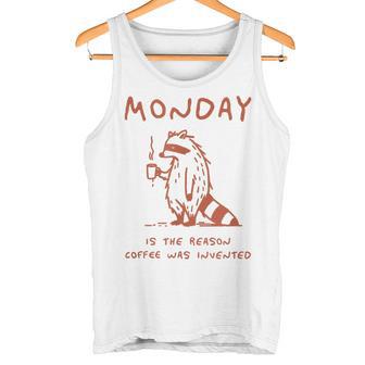 コーヒーが発明された理由は月曜日 少し憂鬱なアライグマ タンクトップ - Kawaiitshirt
