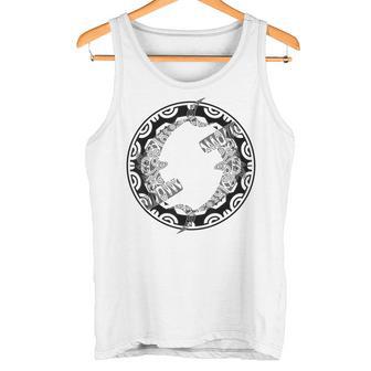 ニュージーランド ハンマーヘッド サメ サークル シンボル マオリ族。 タンクトップ - Kawaiitshirt