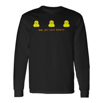 Keep Yourocial Distance 3つのイエローラバーダックグラフィック 長袖Tシャツ - Kawaiitshirt