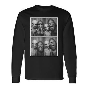 Photobooth Bigfoot & Alien Selfie Sasquatch Long Sleeve T-Shirt - Thegiftio UK