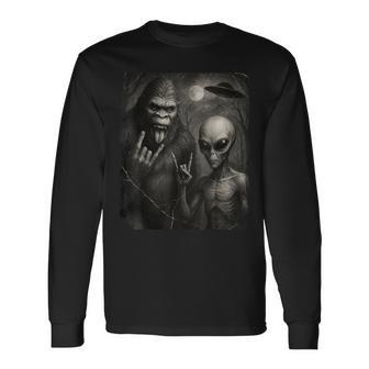 Selfie De Bigfoot Alien Friends De La Zone 51 T-shirt à manches longues - Cadeauxyz